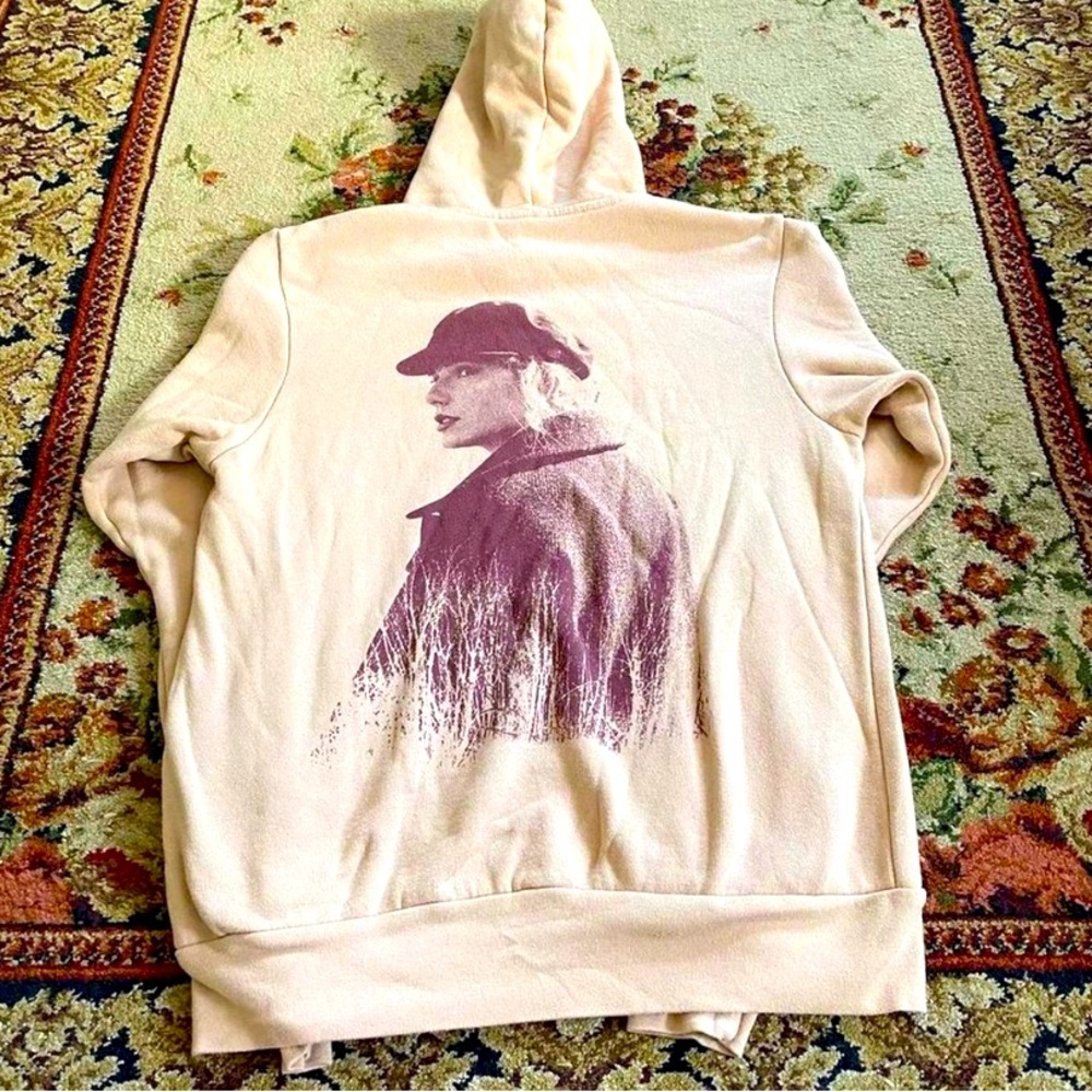 Taylor Swift Never Seen A Love as Pure As It Evermore era hoodie size small
